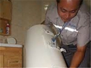 清洗地热热水器更换净水器滤芯镁棒